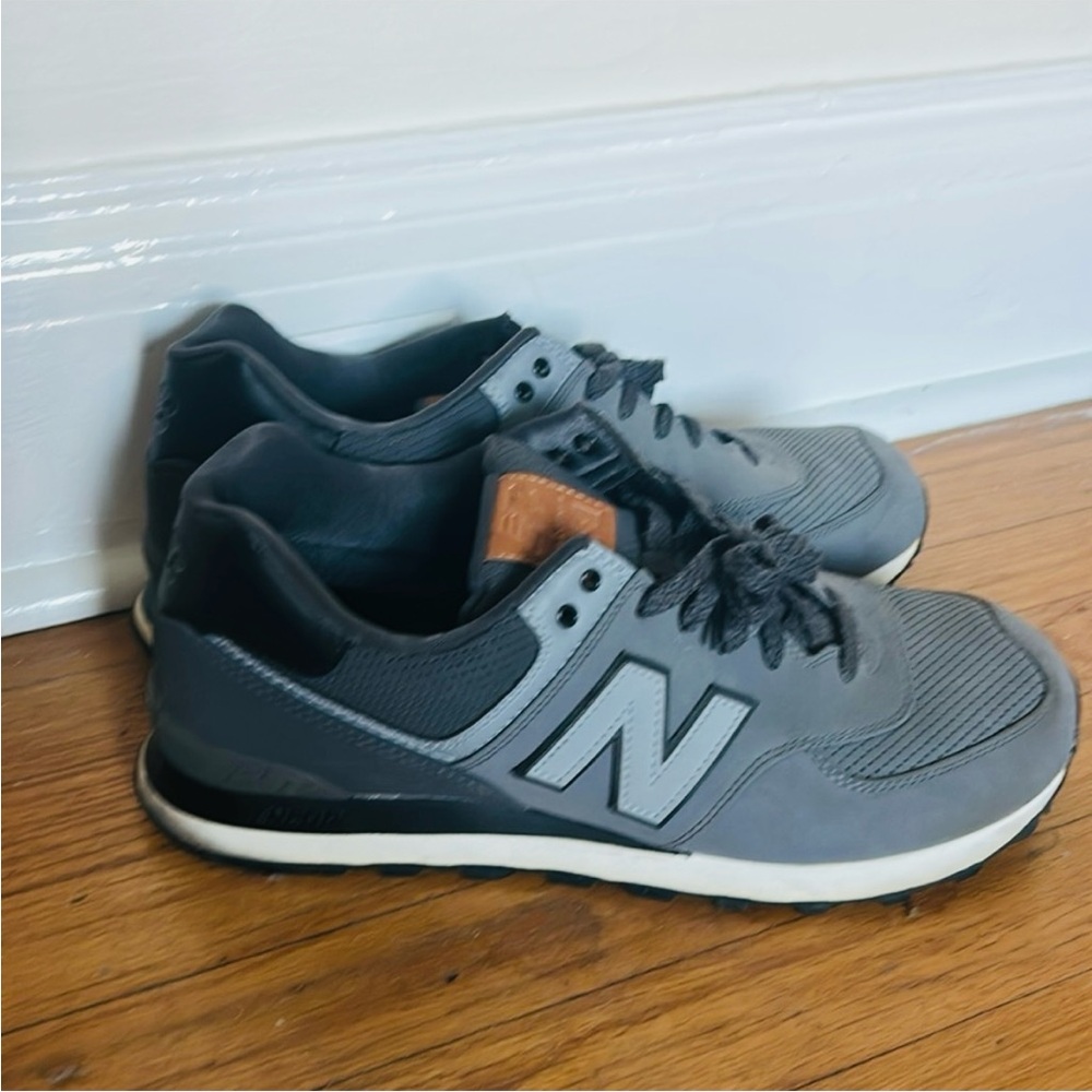 New Balance 574 Men's Grey and Black Sneakers